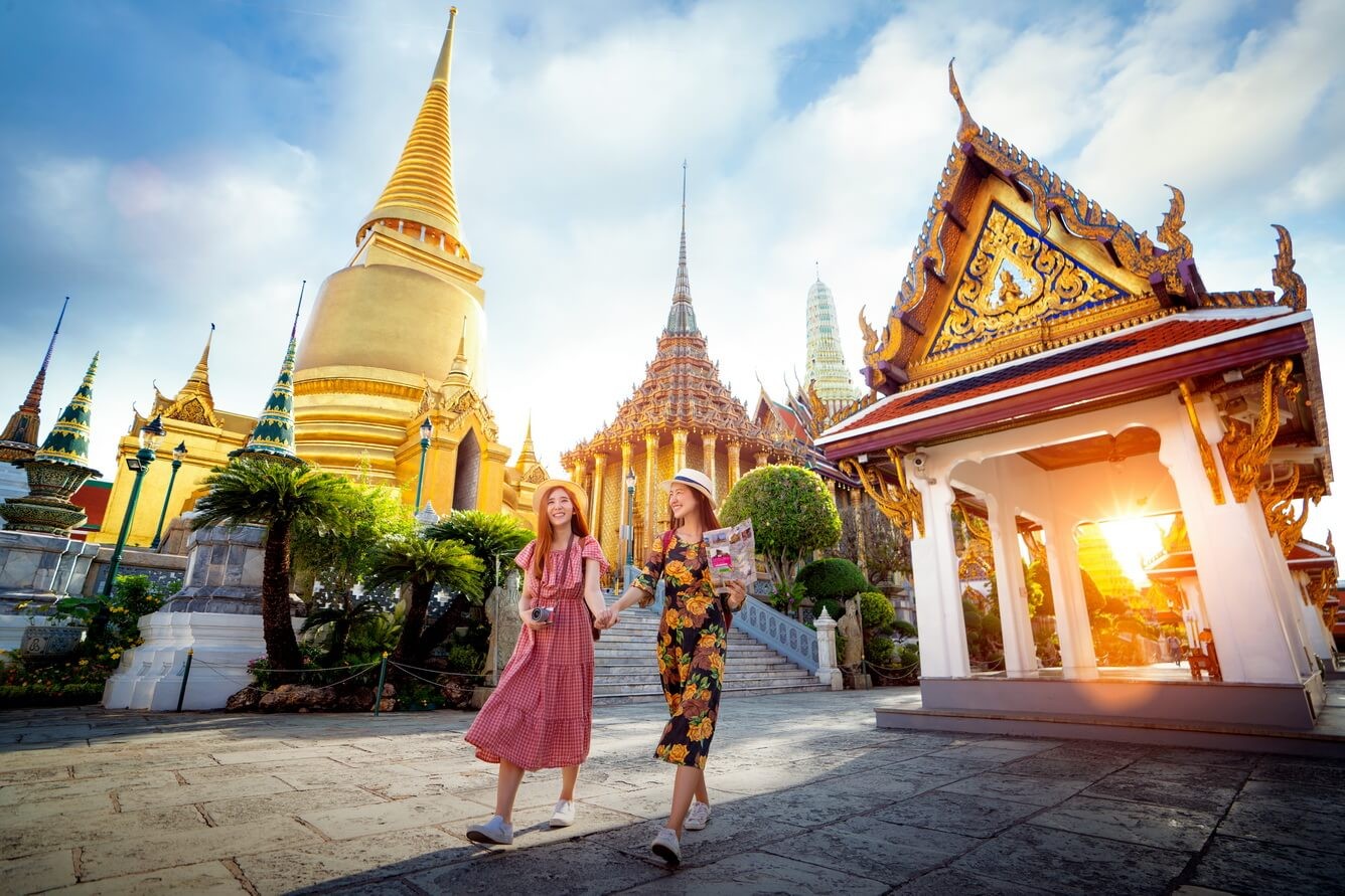 Đến Đền chùa Thái Lan nên mặc kín đáo để đảm bảo tôn nghiêm